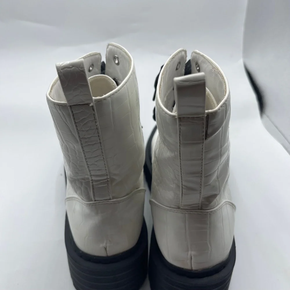 Nastygal White Faux Leather‎ Ankle Boots Size 39